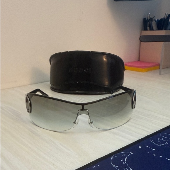Gucci Gradient Black Sunglasses with Case - Picture 6 of 8